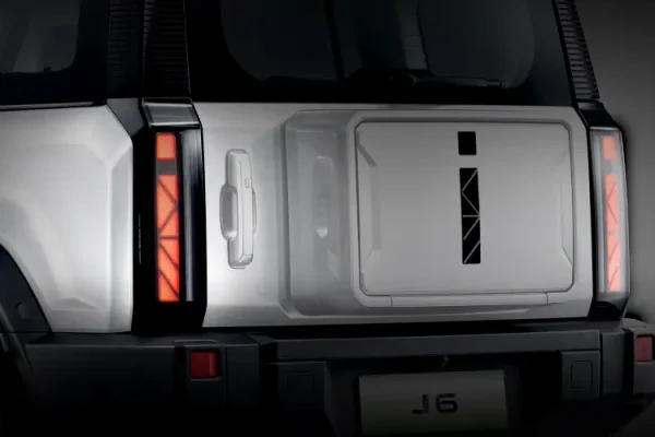 OMODA J6